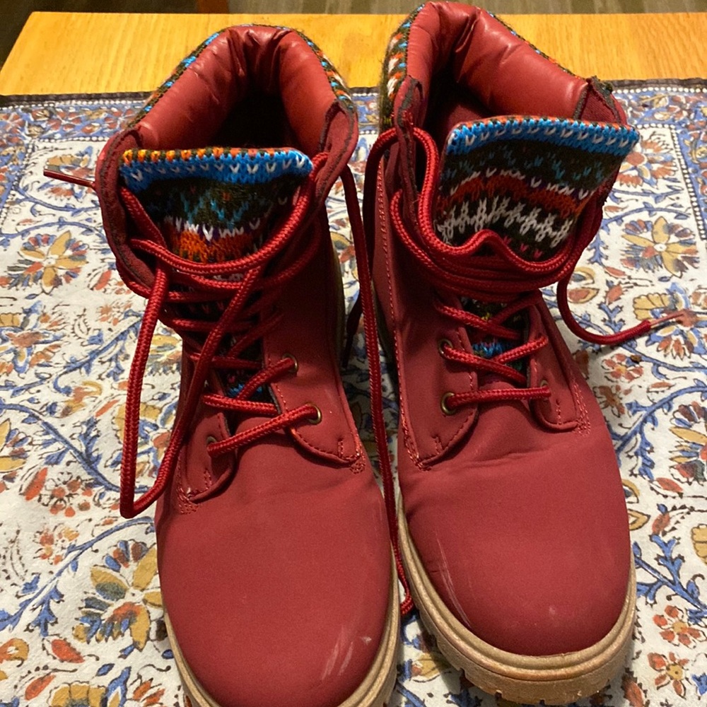 Red women boots size L8/9 etc rue21